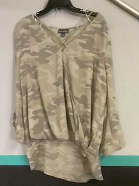 BOLD elements Neutral Camo V-Neck Twist-Hem Tunic